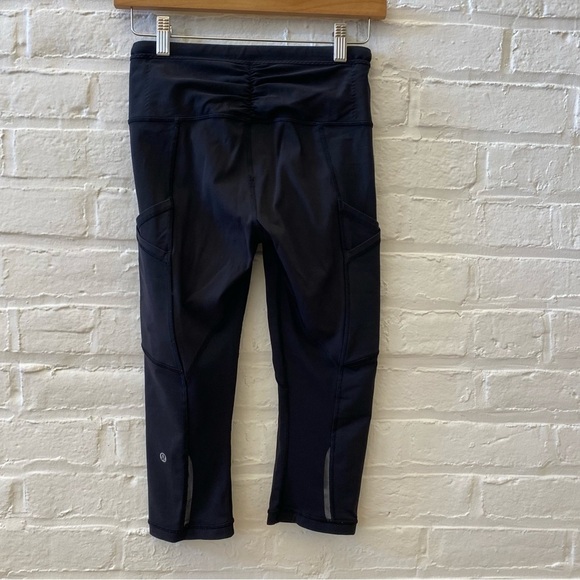Lululemon || Outrun Crop Pockets Mesh Pockets Solid Black 4 - Picture 3 of 10